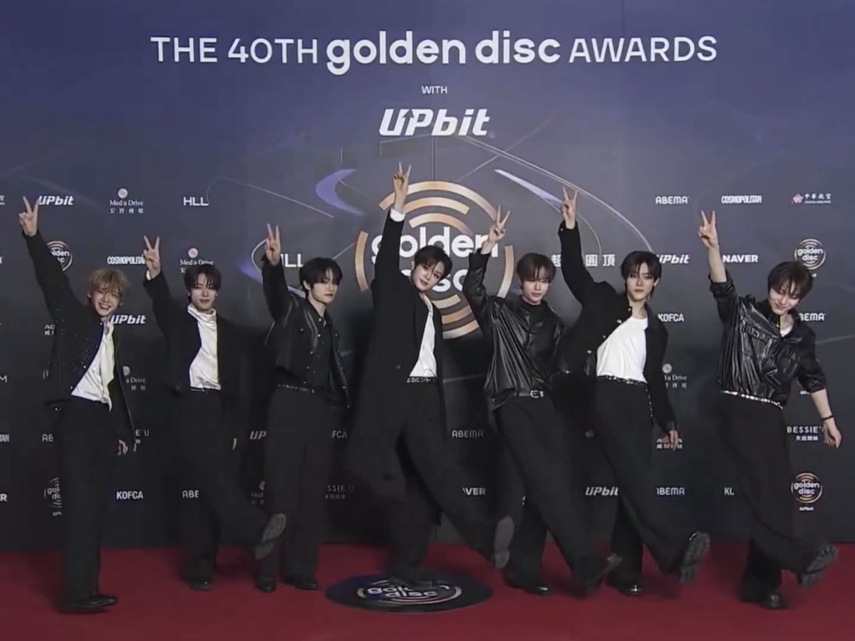 CHICのスポしたかったケンシンかわいい✌️한 손에는 peace sign✌️