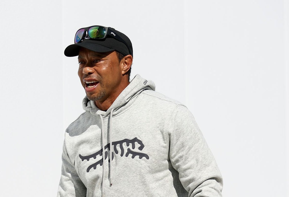 TWlegion's tweet image. 🚨❄️🔥 #ARRIVAL — Tiger Woods has arrived at TGL in a sweat suit as he braves the cold Florida temperatures