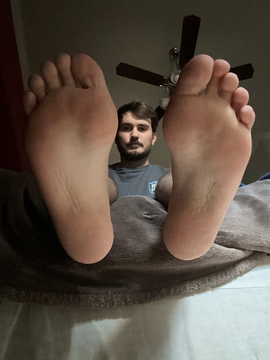 mastertravis7's tweet photo. Stop resisting just give in and serve these meaty soles https://t.co/6WWLGAlj82