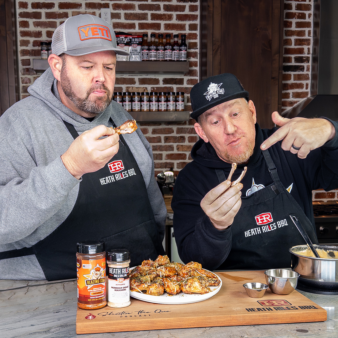 HeathRilesBBQ's tweet image. New recipe is live 🔥
Reaper Garlic Parmesan Wings with Mike Starr of @blazingstarbbq.
Crispy wings. Balanced heat. Big flavor.

Watch now: youtu.be/v5nZTG7VU1k

#BBQ #ChickenWings #Grilling #LiveFire #WingRecipe #BBQLife #GameDayFood @WeberGrills
