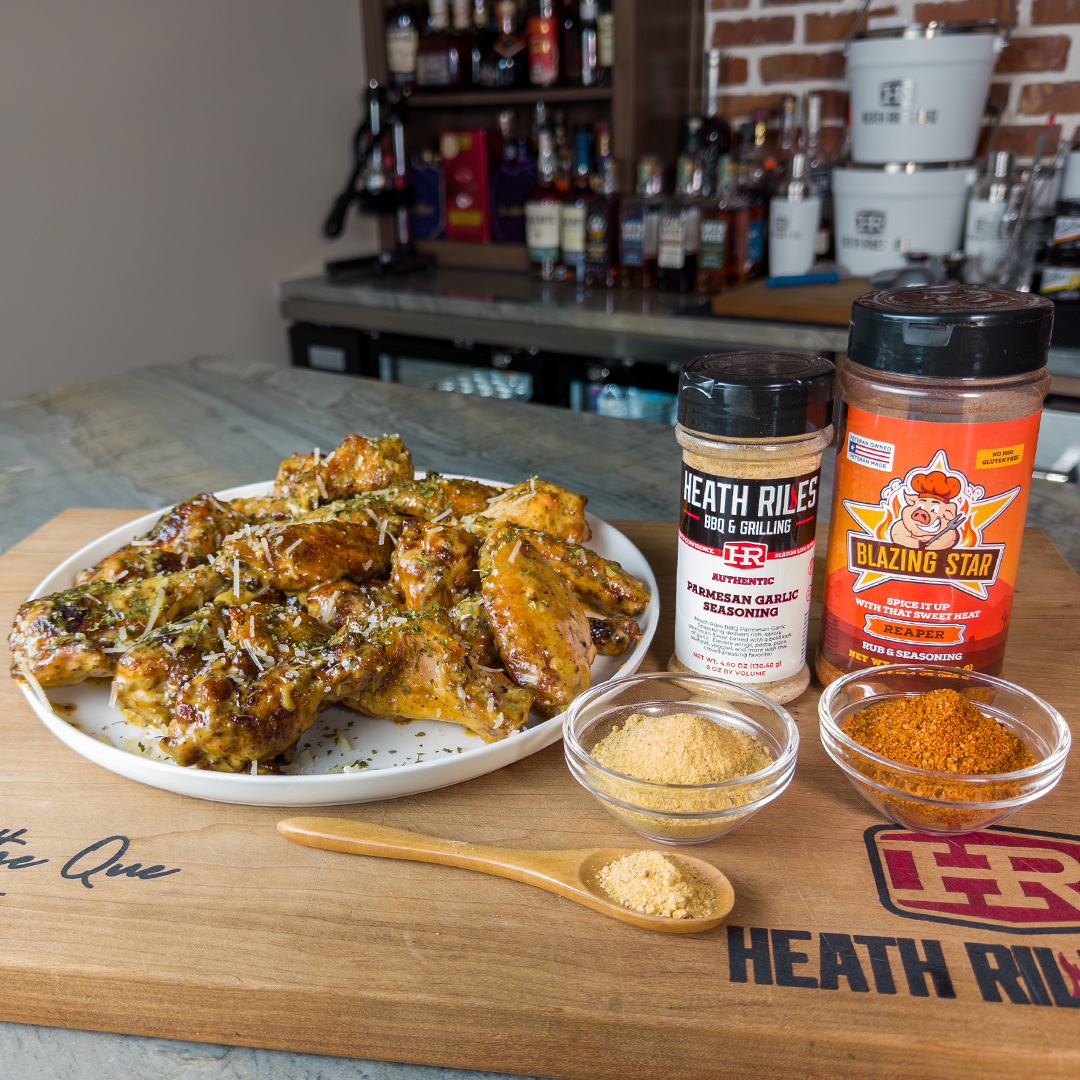 HeathRilesBBQ's tweet image. New recipe is live 🔥
Reaper Garlic Parmesan Wings with Mike Starr of @blazingstarbbq.
Crispy wings. Balanced heat. Big flavor.

Watch now: youtu.be/v5nZTG7VU1k

#BBQ #ChickenWings #Grilling #LiveFire #WingRecipe #BBQLife #GameDayFood @WeberGrills
