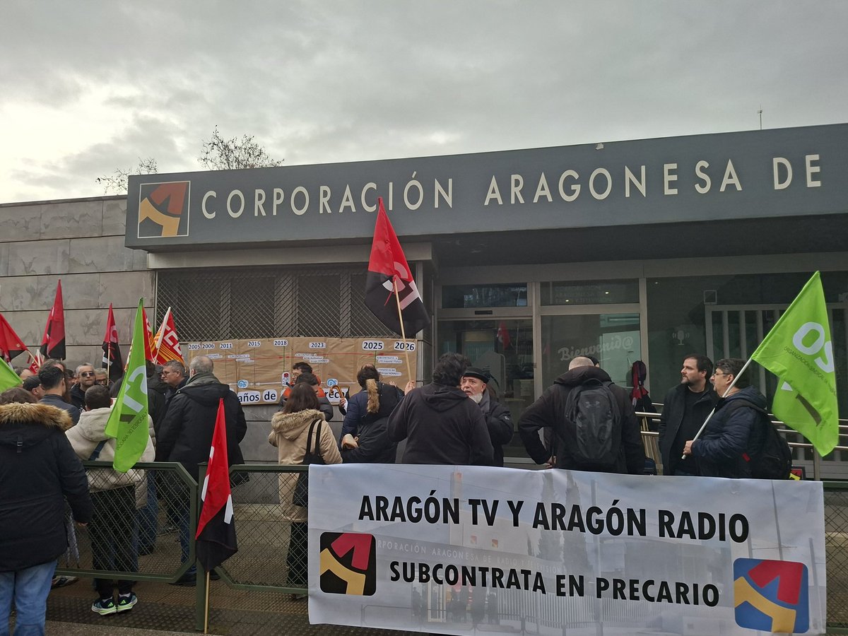 Hoy los trabajadores de las contratas precarizadas de <a href="/aragontv/">Aragón TV</a> se han concentrado ante  #DebateATV8F