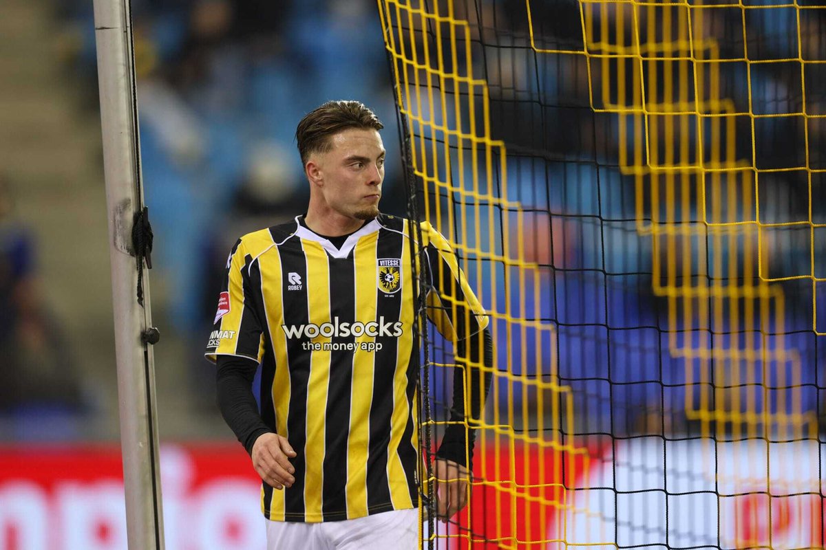 SVVitesse's tweet photo. Het blijft 1-1 in GelreDome. 🦅

#Vitesse #Vitfce https://t.co/73ylAAqUEa