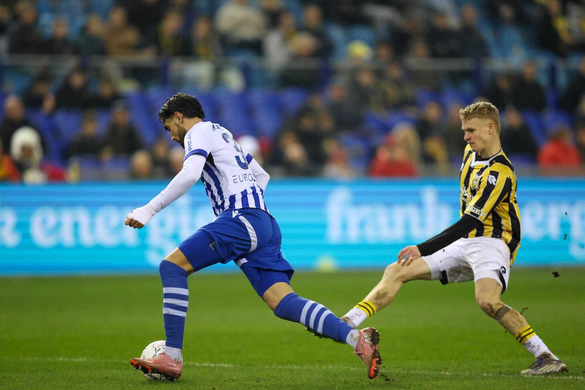 SVVitesse's tweet photo. Het blijft 1-1 in GelreDome. 🦅

#Vitesse #Vitfce https://t.co/73ylAAqUEa