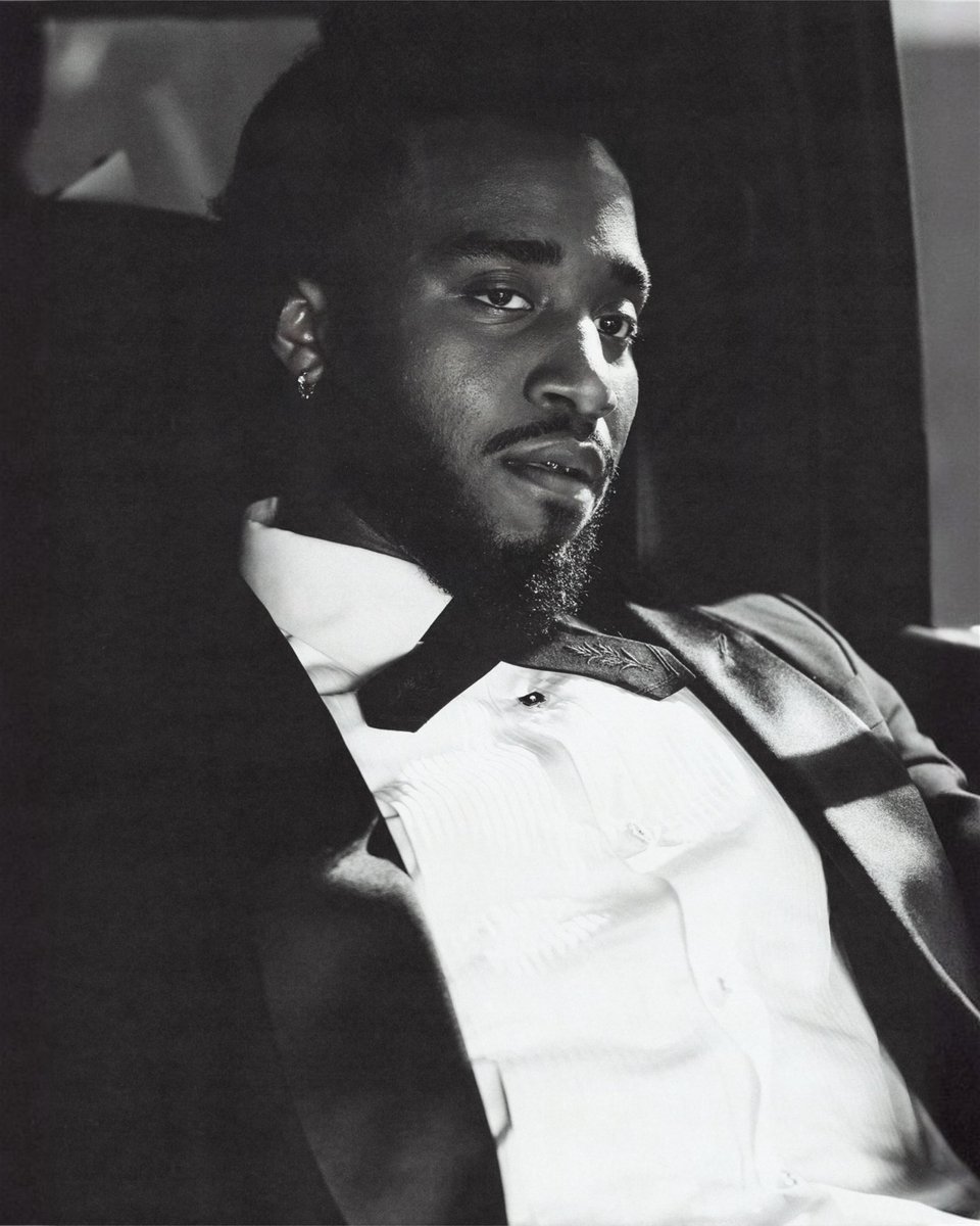 ShaboozeysJeans's tweet image. A boy from Virginia and a child of immigrants won his first Grammy last night. I’m forever grateful.🖤