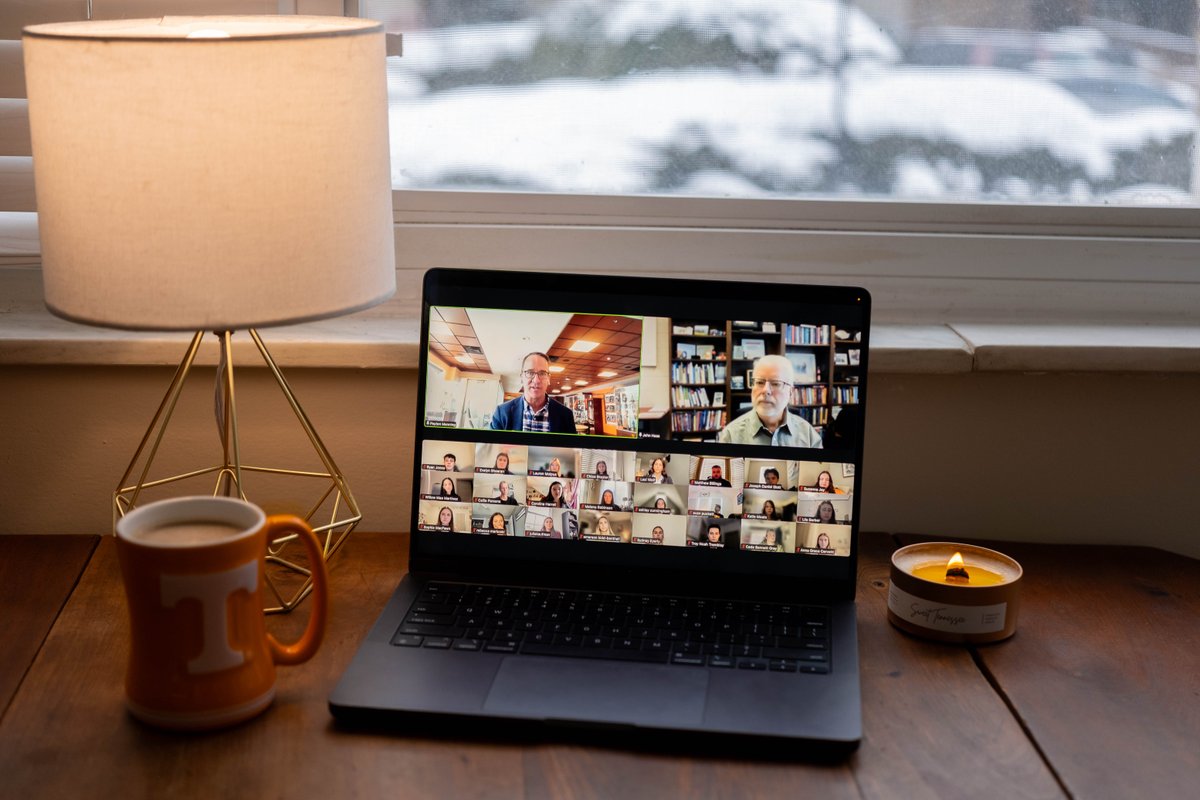 UTCCI's tweet image. Even in a snowstorm, our students showed up, and so did Peyton Manning (’97)! The UT CCI alum joined an undergrad class to discuss leadership, public speaking, mentorship, and authenticity. Grateful for alumni who give back. 🧡