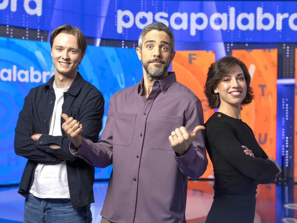 teleaudiencias's tweet image. Antena 3 emitirá el jueves después de 'El Hormiguero' un especial de 'Pasapalabra' donde se entregará el mayor bote de la historia del concurso.

Manu y Rosa estarán antes como invitados en el programa de Pablo Motos.
