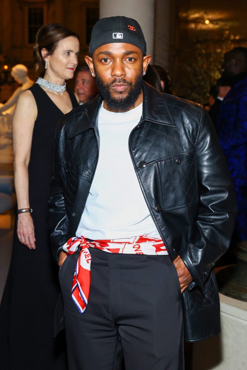 flyrebel's tweet image. I’ve always enjoyed seeing Kendrick’s distinct take on Chanel “menswear”

[Left: wearing Chanel at the FW23 Chanel Haute Couture show &amp;amp; Right: wearing Chanel at the Karl Lagerfeld: A Line of Beauty 2023 Met Gala]