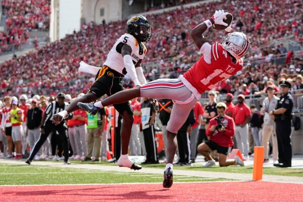 tha_buffalo's tweet image. A WR1 with a big catch radius and a LT that excels at pass blocking 

This is best case scenario for the Cleveland Browns