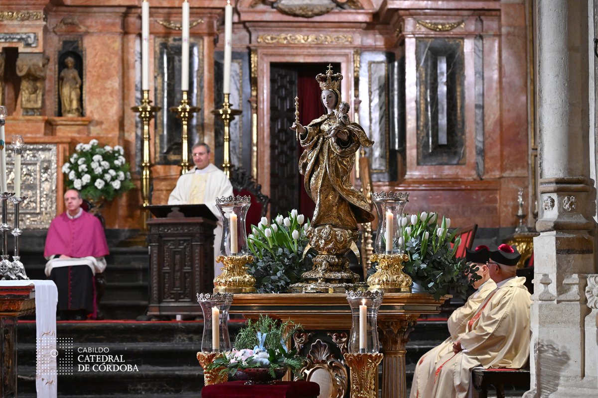 mezq_catedral's tweet photo. 🕯️ Today, the Cathedral of Córdoba celebrated Candlemas, commemorating the Presentation of the Lord in the Temple.

The blessing of candles recalled Christ as the light that guides and enlightens our lives.

#CathedralOfCordoba #Candlemas #PresentationOfTheLord #LightOfChrist #Faith @jjjgueto