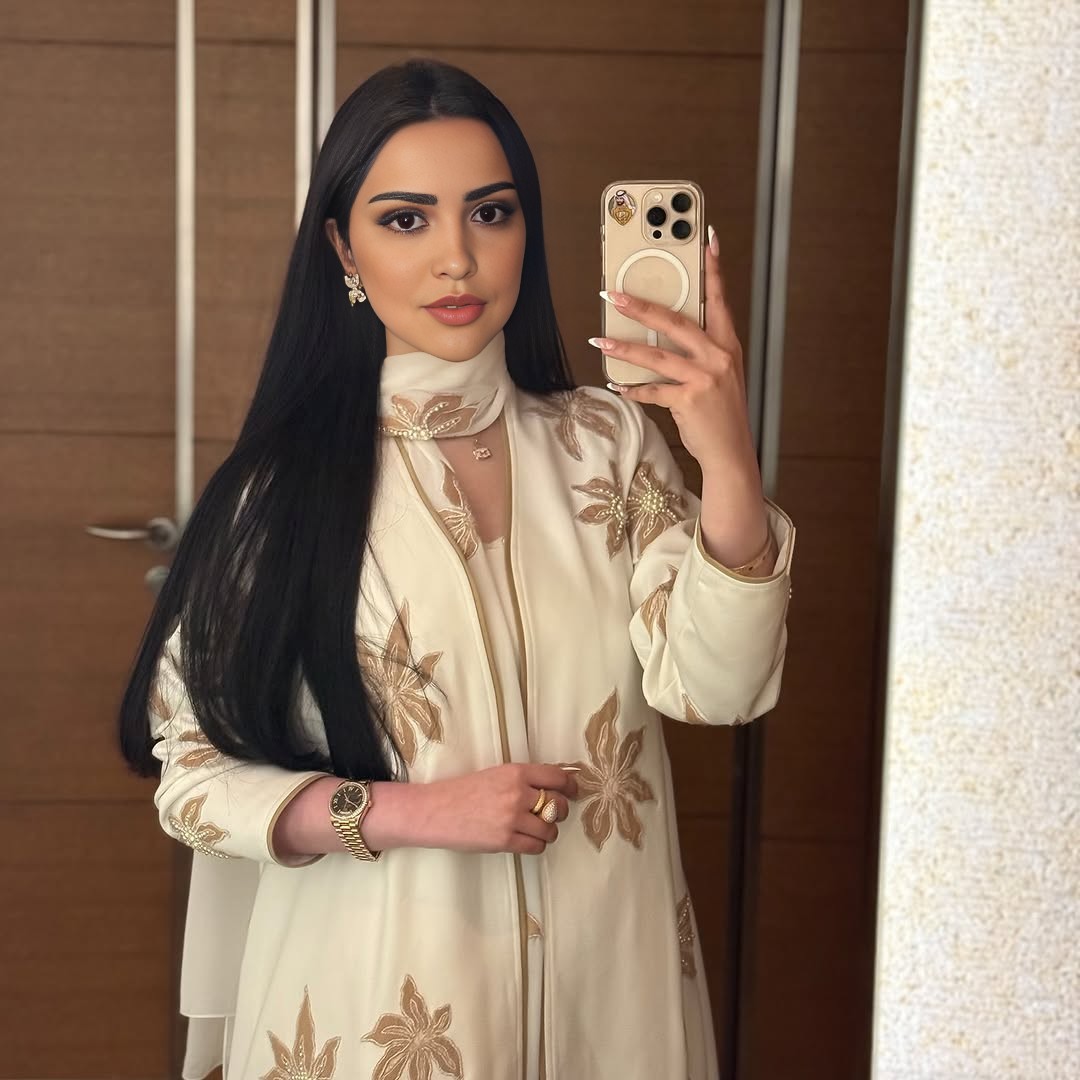 ريم قامت بأرسال صوره لك 
💬. 
👤 لقد ذكرتك؟                                           
مرحبا، أريد أن أتحدث معك وأنت لا تجيب.
👤 لقد أرسلت لك طلب صداقة
مهلا، كيف حالك، لقد؟؟؟         
أعجبتني، دعنا نتحدث، على الأقل أجيبني، اقبل ❤️.    
صداقتي. ❤️🫂..