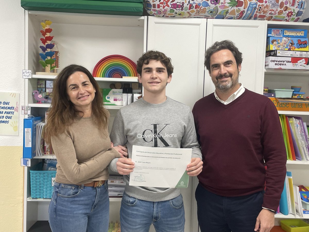 ColegioMSiurot's tweet photo. Enhorabuena a JOSÉ CANO REYES🥇

Nuestro alumno ha obtenido el Premio Extraordinario de
ESO de la @EducaAnd en el curso 24/25 por su brillante trayectoria escolar🤩

👉🏼Tu #esfuerzo y #dedicación son un
#ejemplo para toda nuestra comunidad educativa🙌🏻

¡Felicidades, campeón!🏆📚💪🏽 https://t.co/pz43JA3EQV