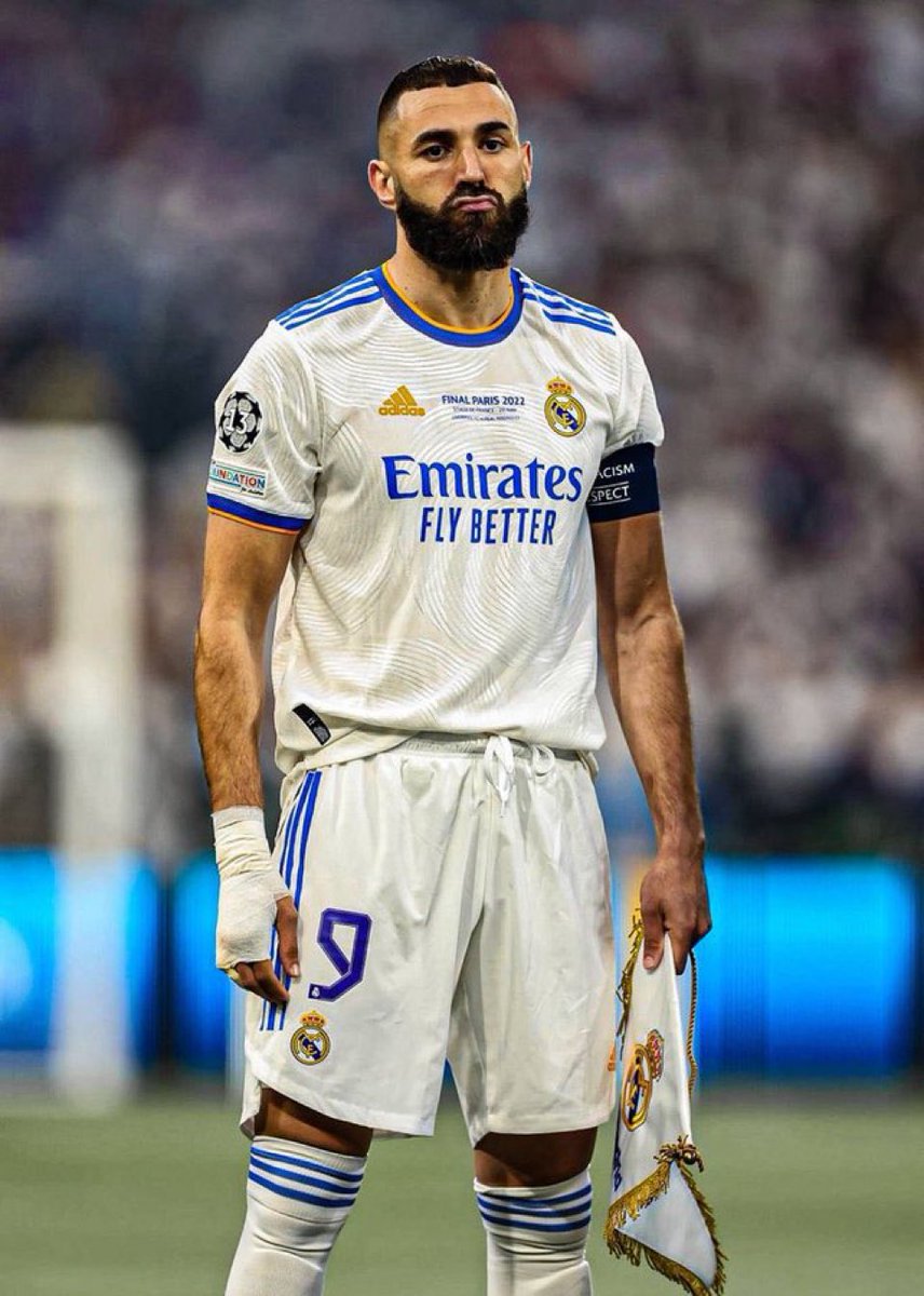 لا طاحت نجوم السما 
ولا تاه في الظلما قمر 
✋🏻 

رحل قبله " الغراب " و " نور "..! 

و بقي #الاتحاد 💛🖤 وسيبقى وسيعود عاجلاً غير آجل ان شاء الله 

🆕 مرحلة جديدة بعيدة عن " صنم لاعب الاستقطاب"! وغطرسته