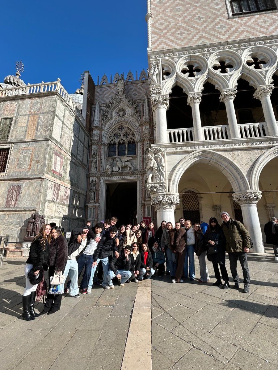 #somosvilla #crecemoscontigo 

Disfrutando de Venecia con los alumnos de 1 Bachillerato del IES <a href="/VillaValdemoro/">IES Villa Valdemoro</a> participantes en el intercambio con Italia 🇮🇹.