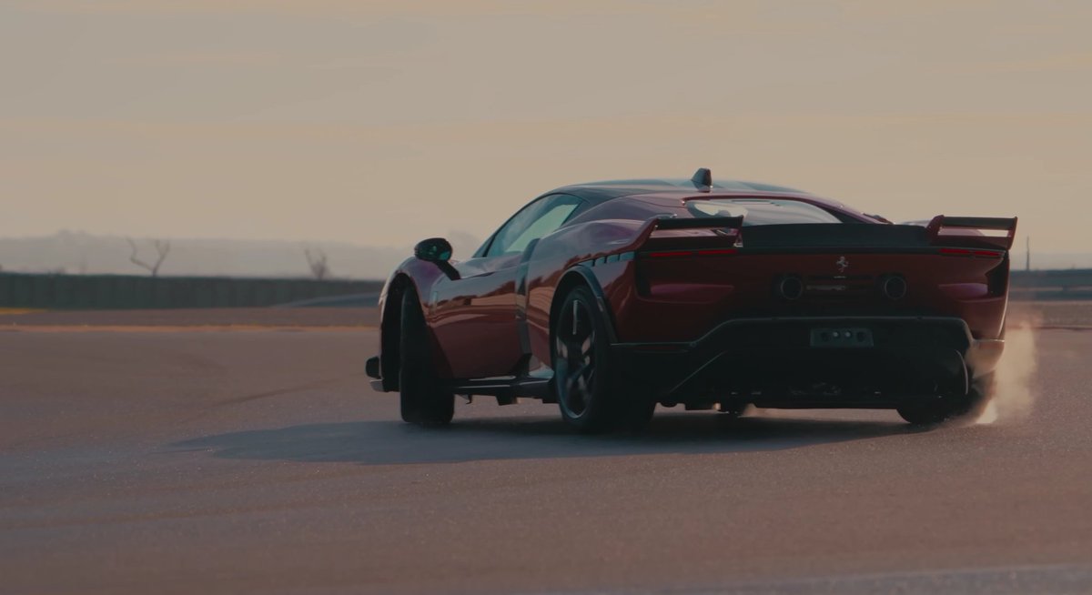 Soy un viejo gruñón o el nuevo Testarossa es feo de narices? 

Pd. He escogido las fotos más favorecedoras.