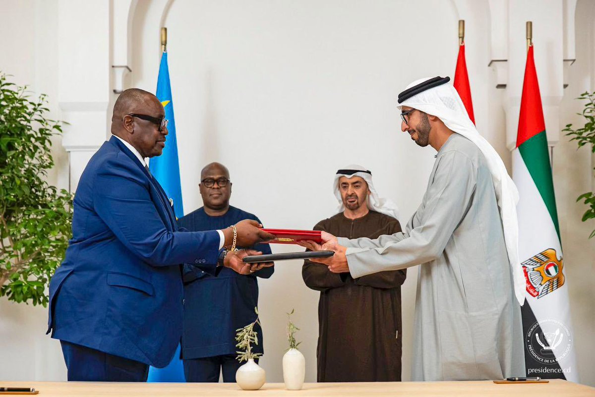 mediacongo's tweet photo. Coopération #Kinshasa-#AbuDhabi: @Presidence_RDC #Tshisekedi et @MohamedBinZayed ont signé l'Accord de Partenariat Économique Global (#APEG). Cette alliance stratégique pour transformer l'économie de la #RdCongo d'ici 2030 porte plusieurs piliers dont des investissements 10 milliards USD avec accès au marché émirati, la construction du port en eaux profondes de #Banana avec une capacité de 450.000 conteneurs