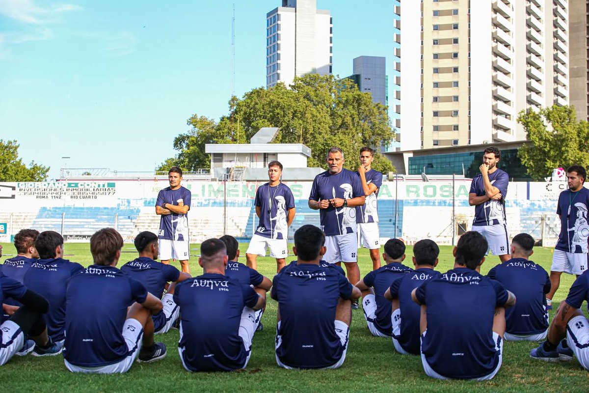 AtenasRioCuarto's tweet photo. A la guerra, como siempre ⚔️🇫🇮

#Atenas puso primera en un año histórico: Federal A, Liga Regional y Copa Argentina ante Independiente. 

Y #Atenas va!

Αθήνα 🤍 https://t.co/yOUEPPv6b5