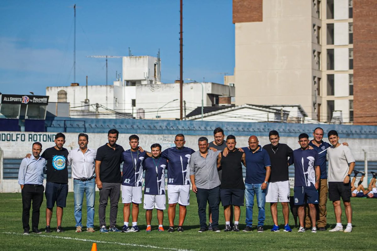 AtenasRioCuarto's tweet photo. A la guerra, como siempre ⚔️🇫🇮

#Atenas puso primera en un año histórico: Federal A, Liga Regional y Copa Argentina ante Independiente. 

Y #Atenas va!

Αθήνα 🤍 https://t.co/yOUEPPv6b5
