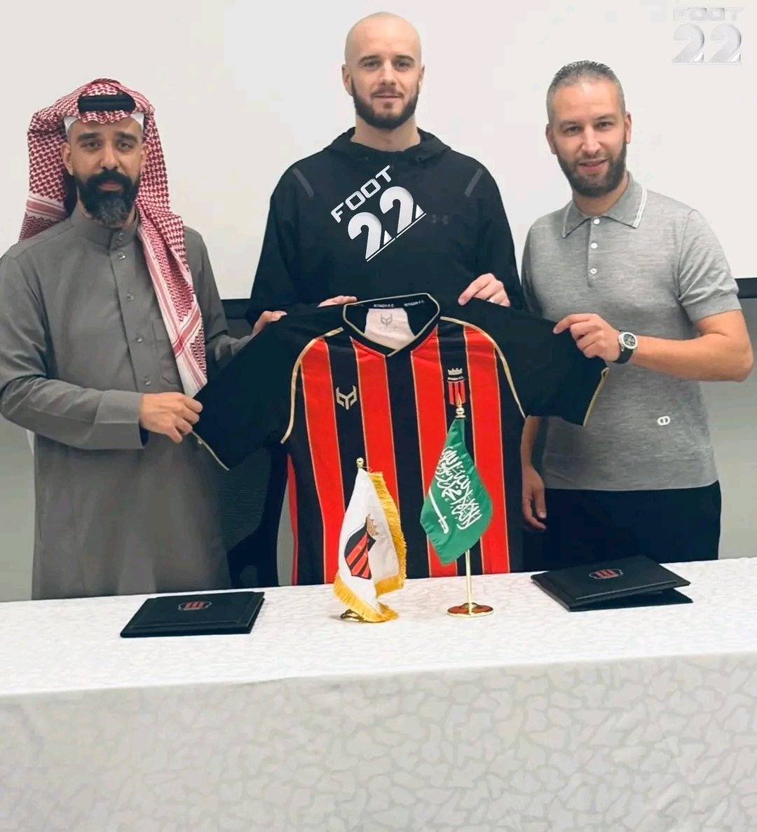 فيكتور لكحل يوقع رسميا مع فريق الرياض السعودي..

من المنتظر أن يكون في قائمة بيتكوفيتش تربص مارس القادم.