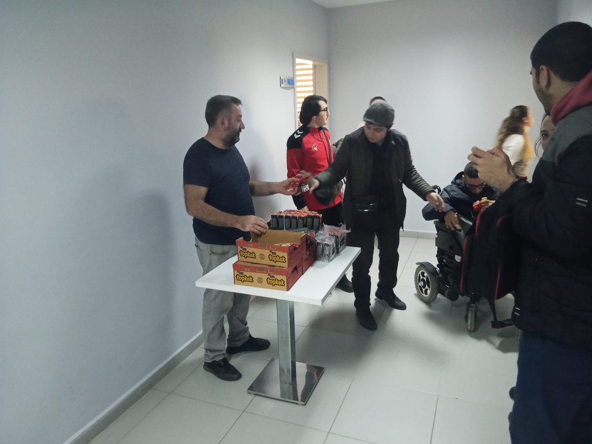 GSB_BafraGM's tweet photo. Berat Kandili’nin manevi huzurunu hep birlikte yaşadık 🤍
Kur’an-ı Kerim tilaveti yapıldı 📖, dualar edildi 🤲 ve ikramlar dağıtıldı 🍬
Rabbim bu mübarek gecede edilen tüm duaları kabul eylesin 🌙✨

#BeratKandili #gsbgm #bafragm https://t.co/Fc2dLrjlvP