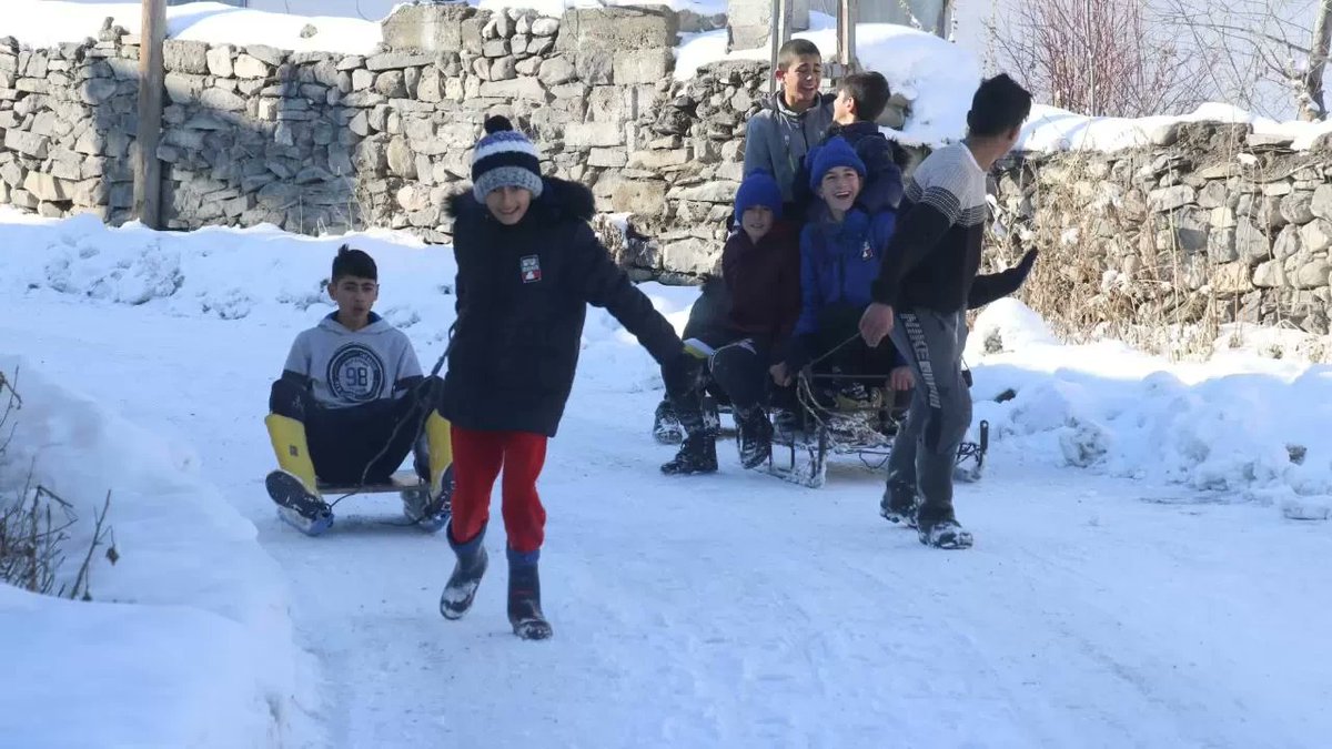 TurkgunGazetesi's tweet photo. Tekirdağ'ın Saray ilçesinde olumsuz hava koşulları nedeniyle taşımalı eğitim durduruldu! Diğer okullarda tatil mi?
https://t.co/5xwjwlcBnO
#Tekirda https://t.co/OJr6qZLGm6