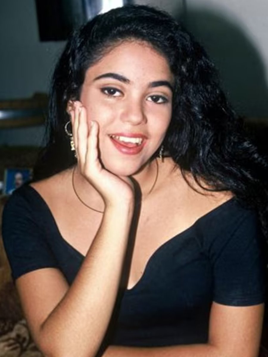 🎉✨ ¡Celebramos el cumpleaños de <a href="/shakira/">Shakira</a> !
Una artista que marcó generaciones, reinventó estilos y nos regaló himnos que nunca pasan de moda. 💛🔥

¿Cuál es tu época favorita de la artista?