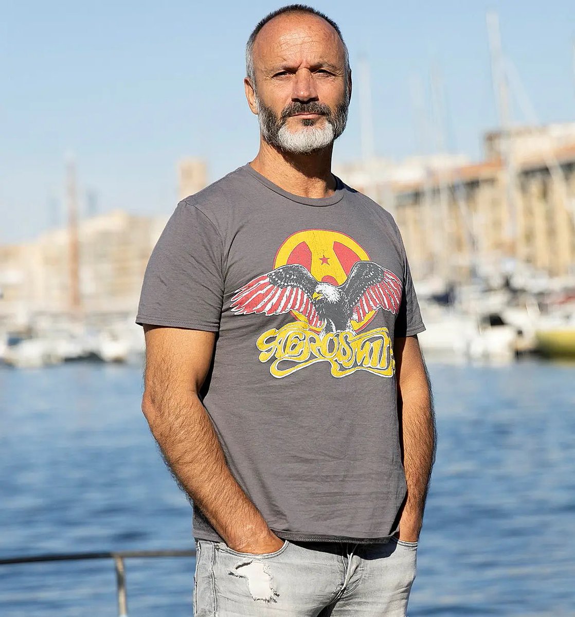 🚨EXCL: 🔵⚪️ #OM | 💣 Réunion de crise supporters-dirigeants :

Au terme d’une réunion qui aura duré plus d’une heure. Les supporters ont pu lister tout ce qu’ils reprochent aux dirigeants, au coach et aux joueurs. 

Les ventes de Bakola et Vaz ont été vécu comme des trahisons