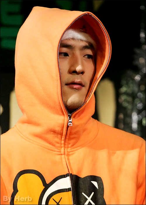 nwjnsev's tweet photo. THEBLACKLABEL and YG Entertainment are now the only K-Pop based music labels that have an in-house Grammy-winning producer. https://t.co/wU49axr3yk
