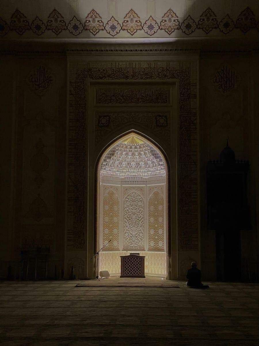 raway_alqasid's tweet photo. "فابسط له الكف لن تأتيك فارغةً 
فلقد سألت الذي سواكَ من عدم" https://t.co/7fuHceyb3n