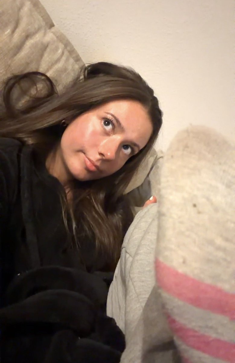 gobroke4bellaaa's tweet image. Your brain is broken