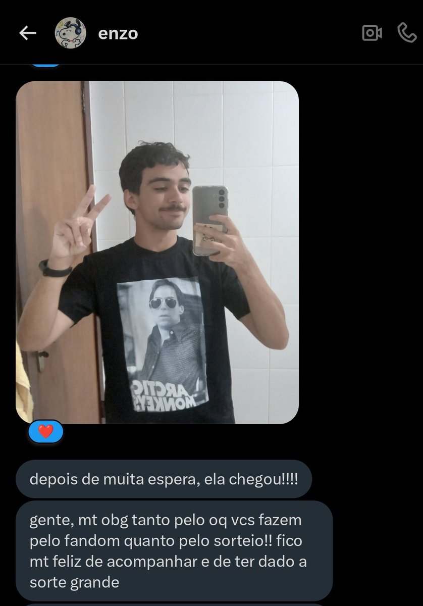 arcticmolnkeys's tweet photo. O Enzo (@gostodemaionese), nosso seguidor sorteado, recebeu sua camiseta do Arctic Monkeys, um sorteio do Archive em parceria com a @usecapsula ❤️

Ficamos muito felizes em presentear vocês e agradecemos muito a Cápsula Shop pela parceria 💖 https://t.co/fOFRNTtD09