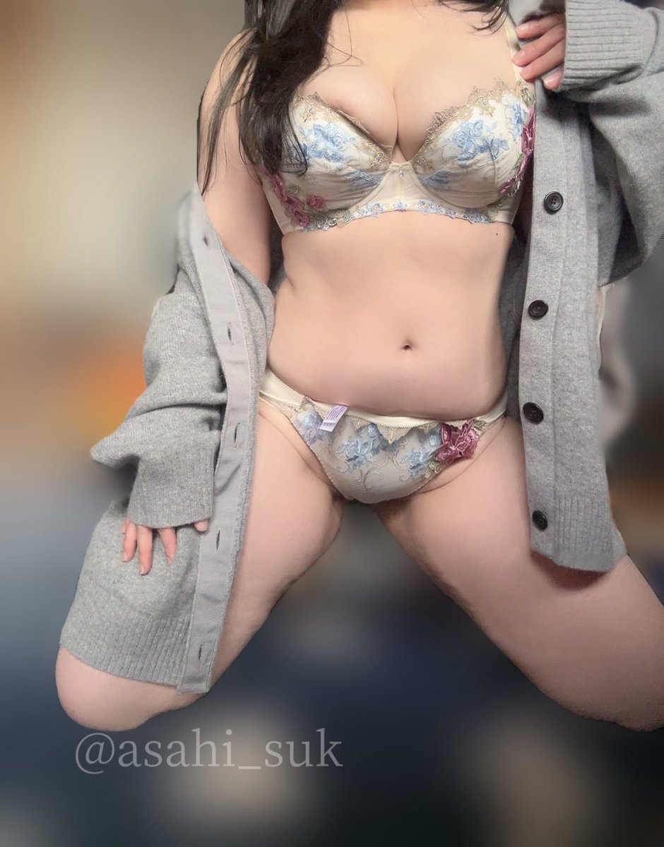ぱんちゅめくれちゃった(,,> <,,) https://t.co/voUiqqGML3