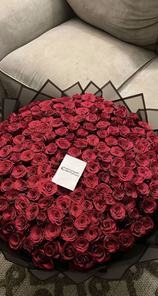 raei_15's tweet photo. أشياء تخليني سعيدة في أربع صور 🤤💕 https://t.co/78fp9kBL76