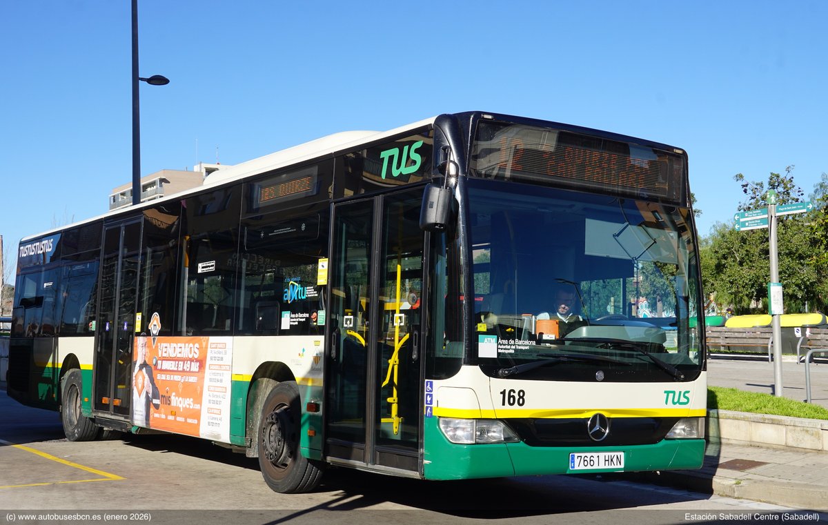 Este fin de semana, aprovechando el Bono gratuito de Rodalies, hemos paseado y fotografiado los autobuses urbanos de #Sabadell  Una duda que siempre he tenido, porque en los autobuses de Tus de Sabadell, en la parte de atrás aparece tres veces la palbra TUS? TUSTUSTUS <a href="/tussccl/">TUS SCCL</a>