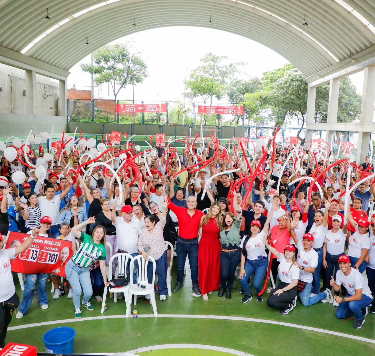📍Floridablanca nos recibió con afecto, convicción y esperanza. Gracias a cada persona que nos acompañó y expresó su apoyo. Seguimos firmes, trabajando por Santander y por Colombia. 🇨🇴