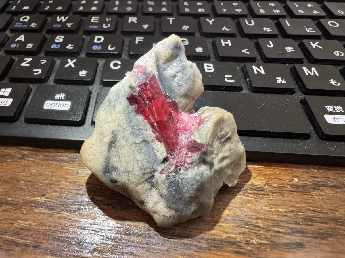 桃ページオルゴナイト 手で握ってるみたいな形…