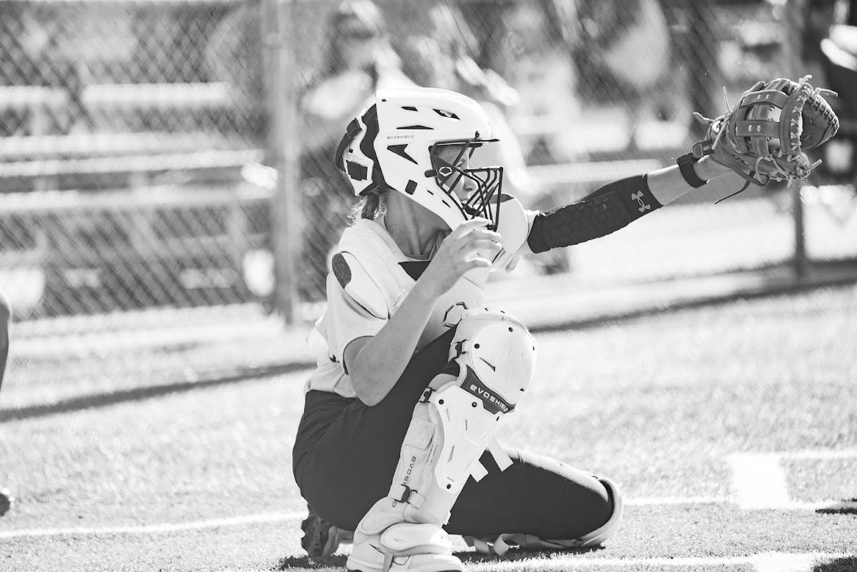 VivGroves2032's tweet photo. Happy National Catchers Day! I love this position! @averyparker0321 @IMG2032Softball https://t.co/gWafHYSLzG