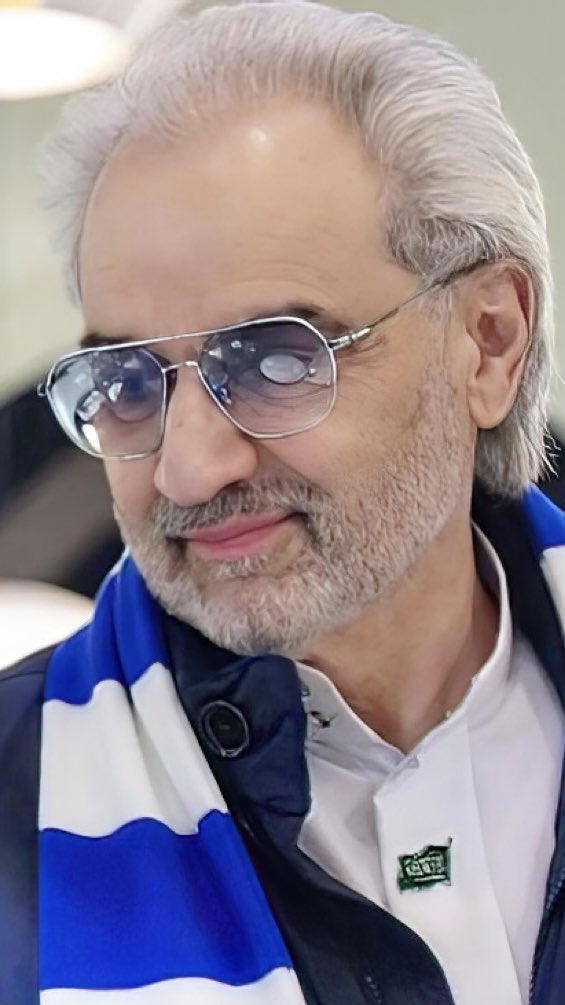 الحاجه اللي تبرطم بالحجاج الضحوك
يقلط لها شـايبٍ … عند الملاقـى صبي
#شكرا_الوليد_بن_طلال