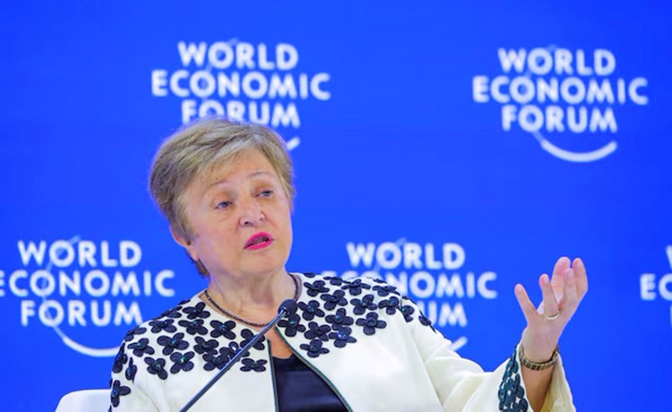 مديرة «صندوق النقد» تتوقع هبوط التضخم العالمي إلى 3.8% هذا العام 