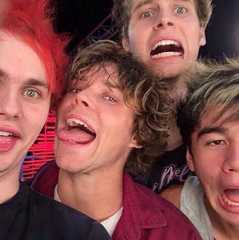 lilojetblckhart's tweet image. Oh how fast the night changes or whatever one direction said