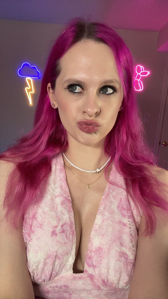 maddsbby's tweet photo. WE LIVE!! https://t.co/fCskEDww01 https://t.co/TQQBycVJNJ