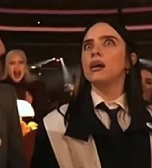 dollybils's tweet image. girl behind you