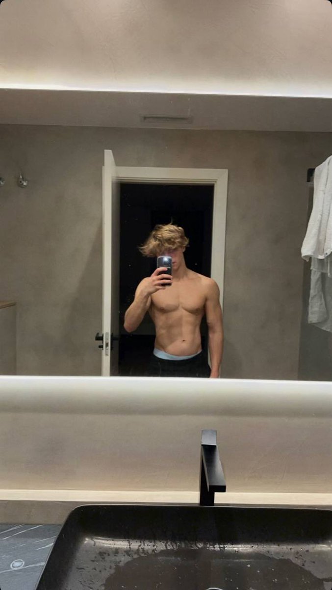 Gabriel Hilton tweet media