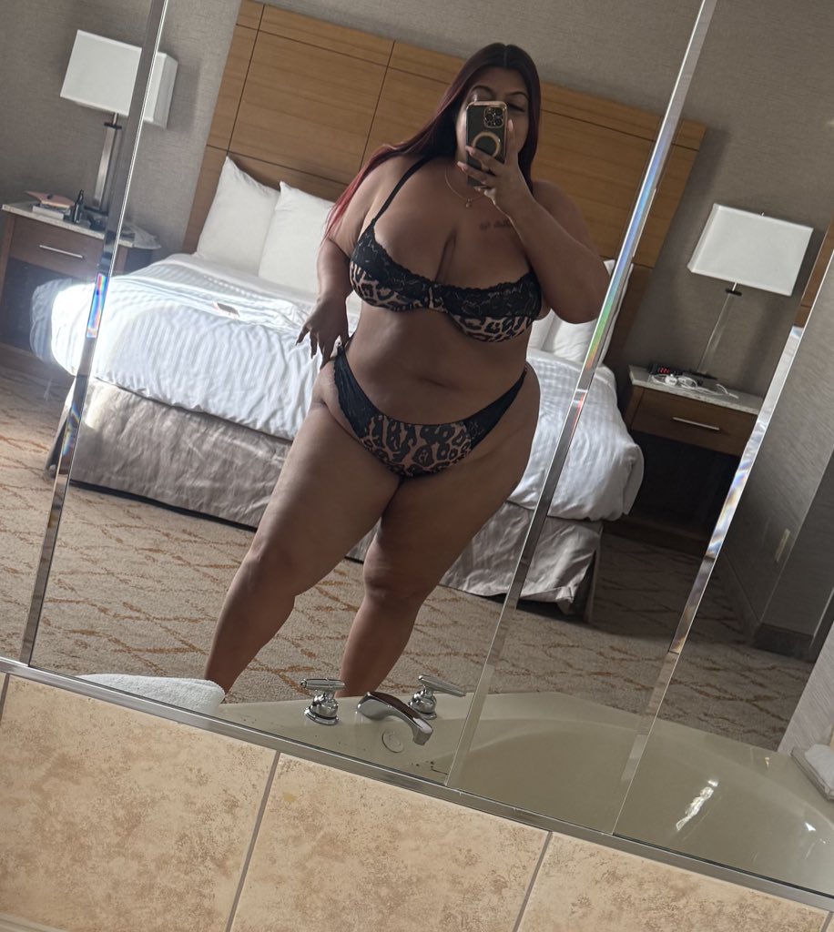 GreekGoddess6ix's tweet photo. Blessing your eyes with my hotness https://t.co/zL9bsxLCbE