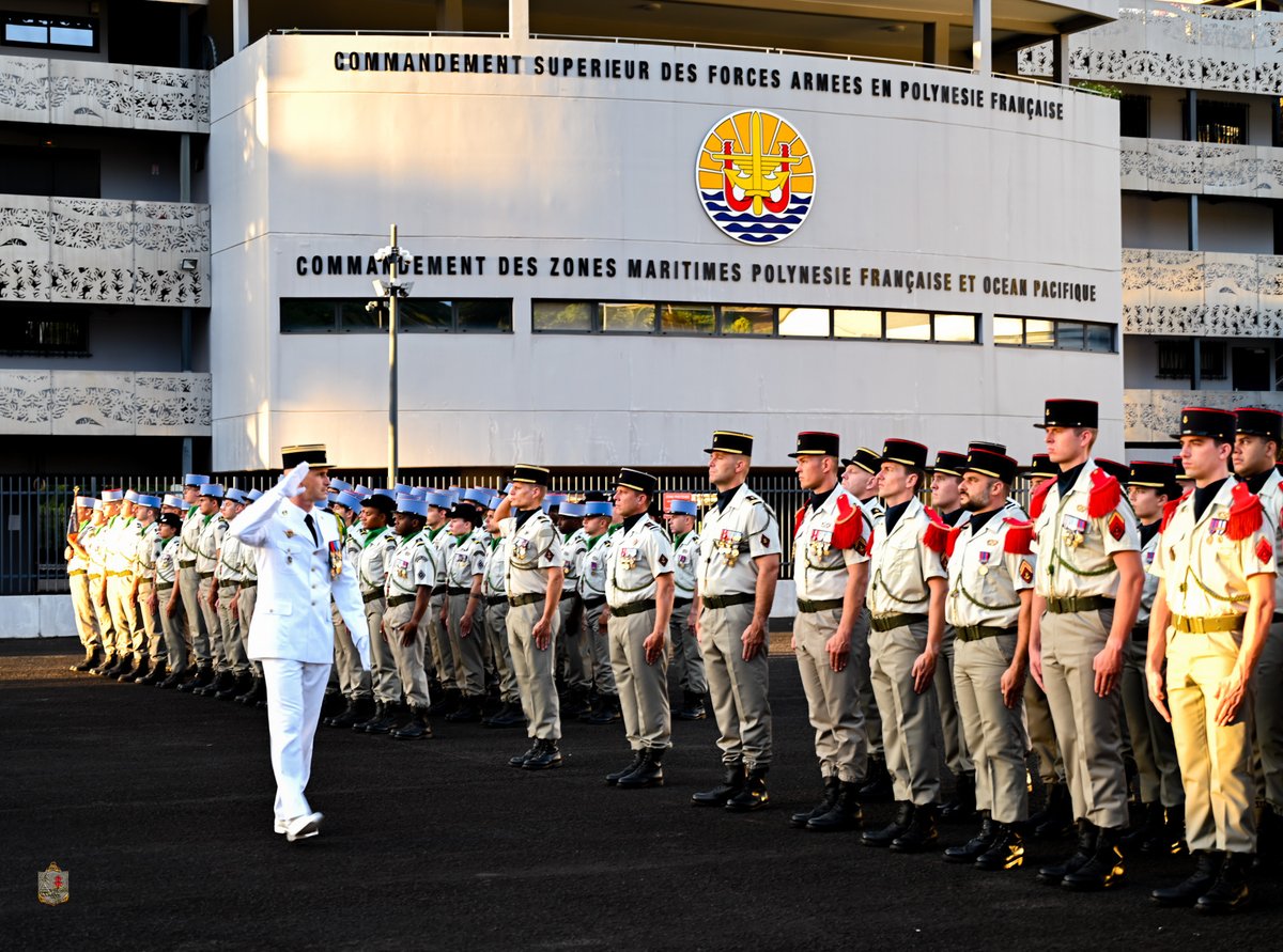 RIMaP_P's tweet image. Passage de témoin pour les 2 et 4 Cie du RIMaP-P où les marsouins du #1eRIMa et les artilleurs du #61eRA ont pris la place des Bigors du #11eRAMa et des Léopards d’Aquitaine du #48RT.
Mauruuru aux unités partantes et Maeva aux nouveaux Tamari’i Volontaires du RIMaP-Polynésie !