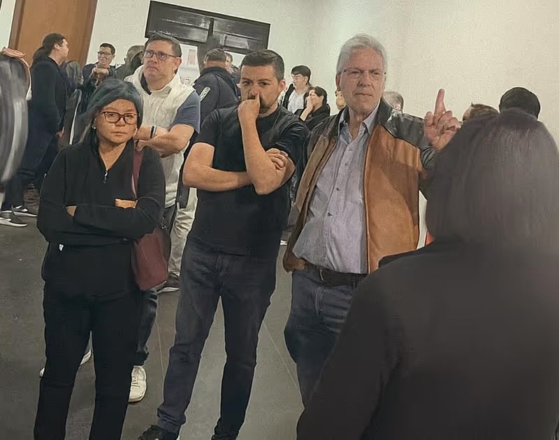 Veracruz es un desmadre con Morena

¡ROBO MASIVO A VECINOS DE NAHLE! - DE RIPLEY 🤭

Una banda de ladrones atracó una decena de casas en el fraccionamiento privado Lomas del Dorado, ubicado en la carretera Boca del Río-Paso del Toro. El lugar del atraco queda a muy pocos metros