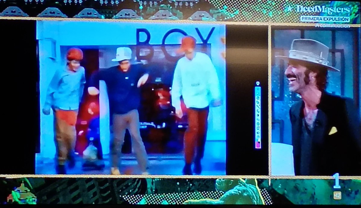 Adrimira's tweet photo. @Leiva_Oficial retro a lo Michael Jackson en un videoclip noventero del "Black or White" en @LaRevuelta_TVE ¡Es lo que necesitaba para alegrar este lunes! #MeRepresenta  #Grande https://t.co/slQVARIUFe