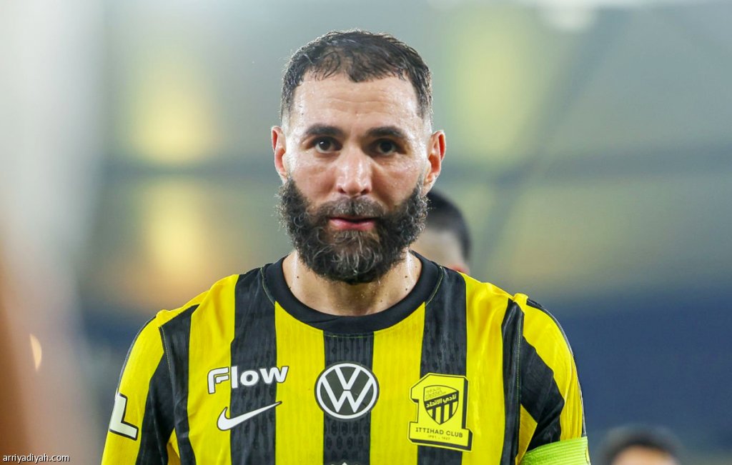 A_M_R_M1's tweet photo. 🚨 BREAKING: After French player Karim Benzema transferred from Al-Ittihad to Al Hilal, several accounts unfollowed him:

▪︎ Al-Ittihad Club
▪︎ Al-Ittihad player Mario Mitaj
▪︎ Ahmed Al-Ghamdi
▪︎ Faisal Al-Ghamdi
▪︎ Saad Al-Mousa

Meanwhile, Al Hilal player Ruben Neves followed Benzema, and Karim Benzema added Al Hilal’s account on X.

Al Hilal player Koulibaly commented:
“Benzema is a true legend 👑. I’ve spoken with him before. Thank God he’s joining our team 💙. His presence will help us a lot.”