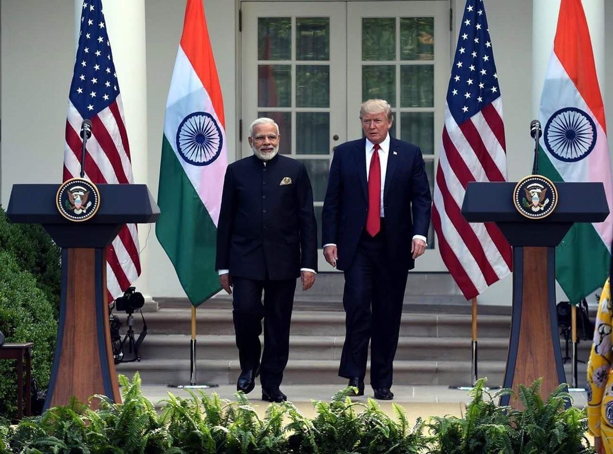 🚨 BREAKING NEWS
🇺🇸🇮🇳 President Donald Trump announces major US India trade deal after a call with PM Narendra Modi.
🇮🇳 India will: • Reduce tariffs to 0% on US goods
• Stop buying Russian oil
🇺🇸 US will: • Cut tariffs from 25% → 18%
Global trade just shifted. 🌍📉📈
