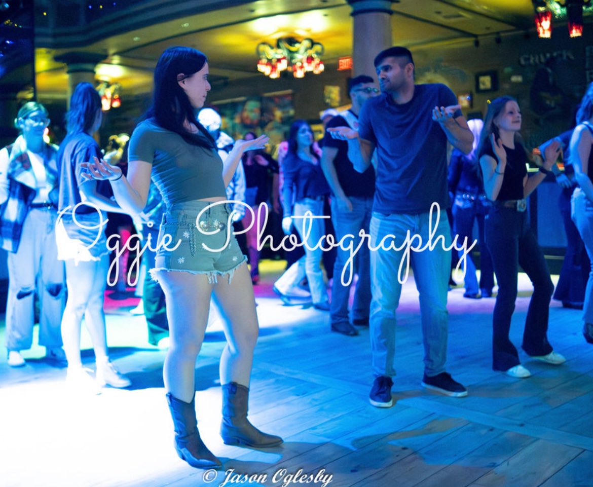 raveasaurus_rex's tweet image. dance last Wednesday 💖🤠🕺
#linedance #linedancer #dance #dancers #friends